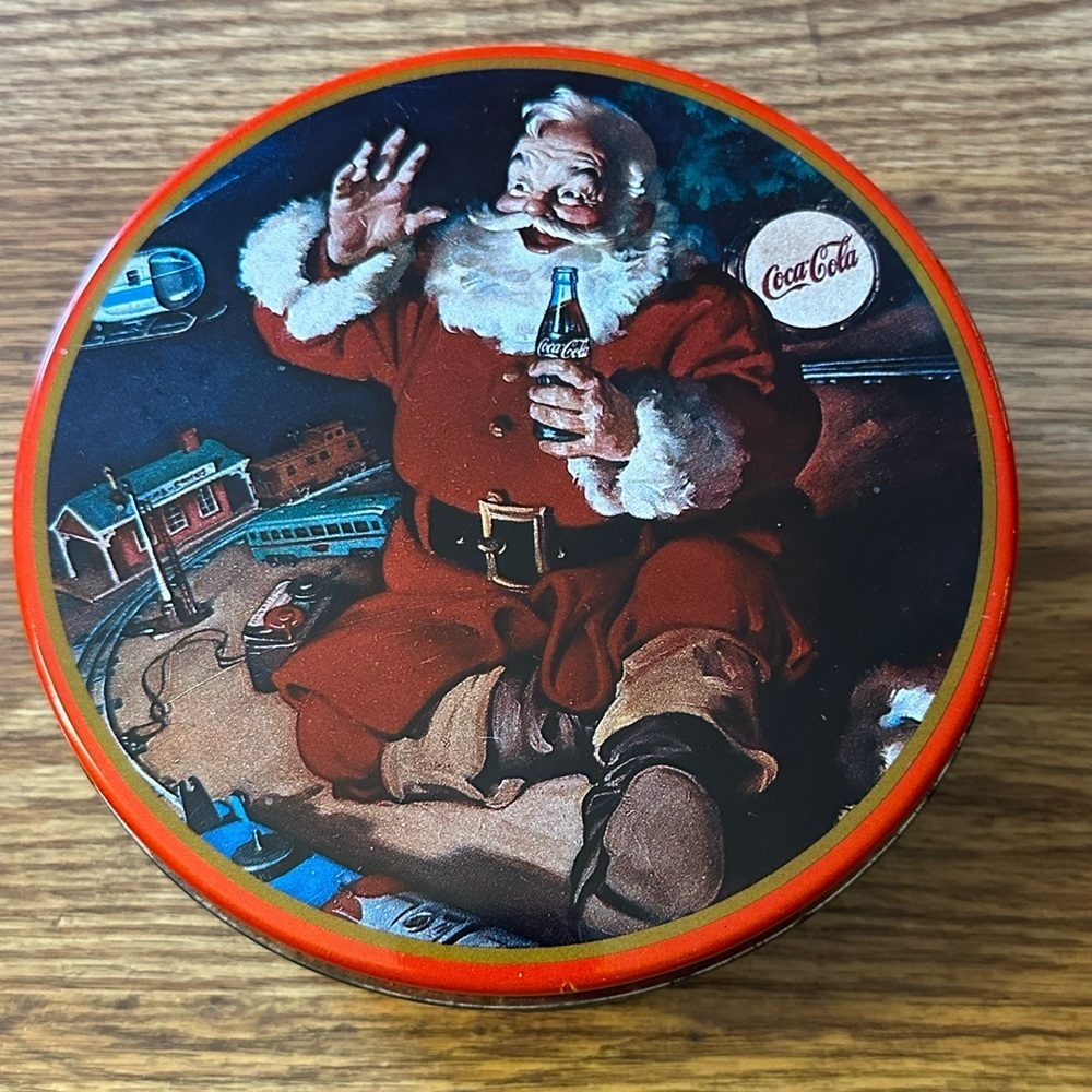 VINTAGE 1986 Coca Cola Holiday Collectible Tin